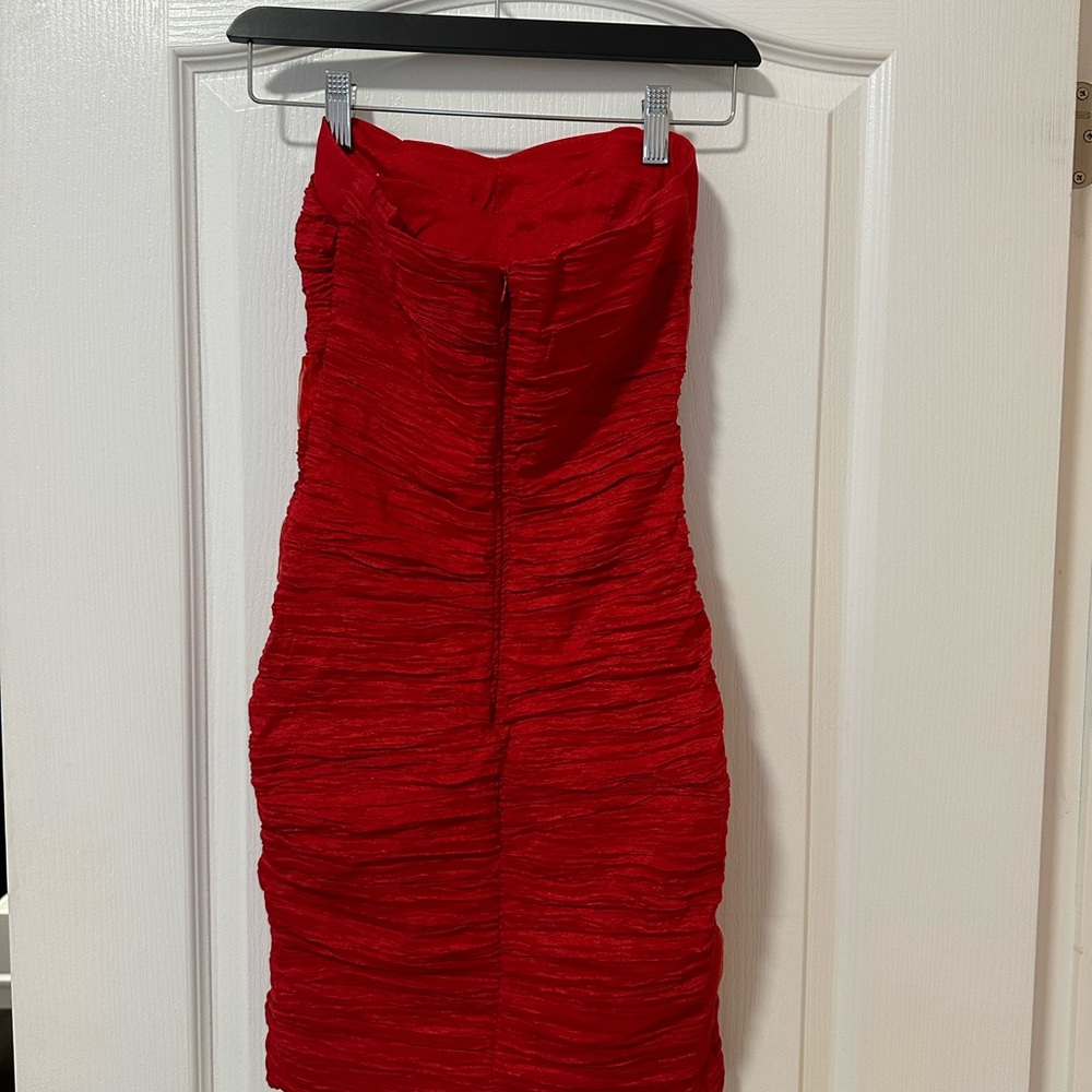 RED DRESS - Picture 2 of 3